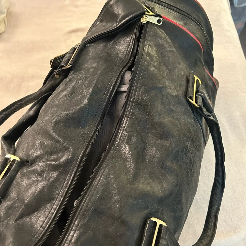 VINTAGE 1989 Du Pont Company Black and Red Duffel Bag